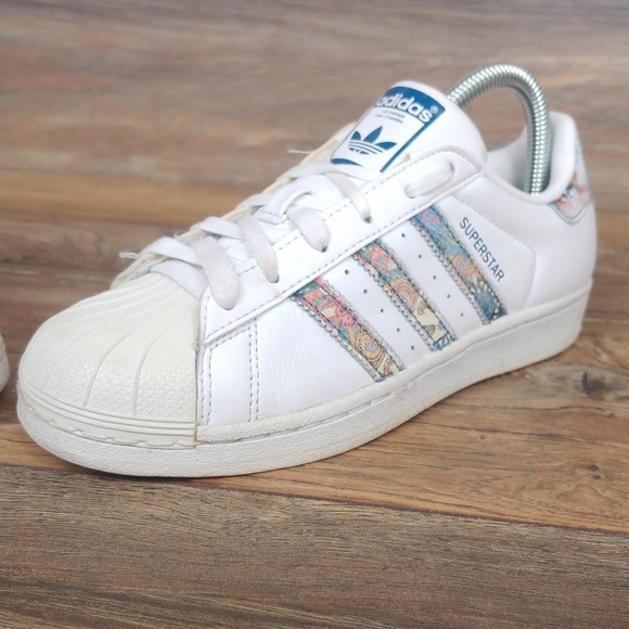 Adidas Superstar La marque Aux 3 bandes - Picture 8 of 13